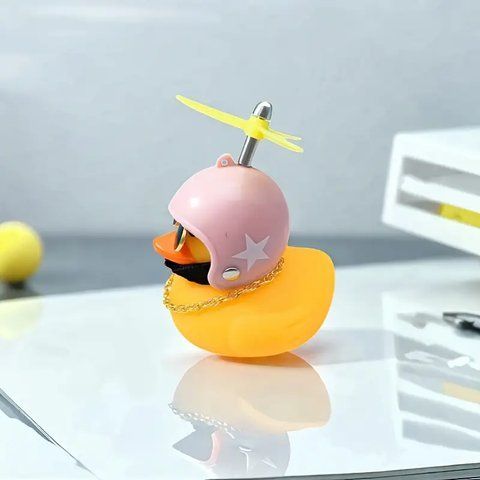 Гумова качечка у рожевому шоломі Crazy Duck на торпеду Podarkus AD014-1 AD014-1 фото