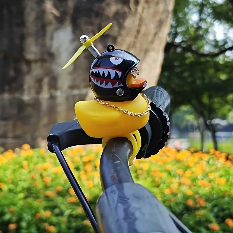 Резиновая уточка в шлеме акулы Crazy Duck на руль Podarkus AD015-1 AD015-1 фото