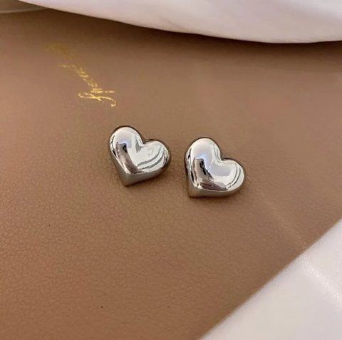 Сережки-гвоздики у вигляді Серця сріблясті Podarkus BK080-S BK080-S фото